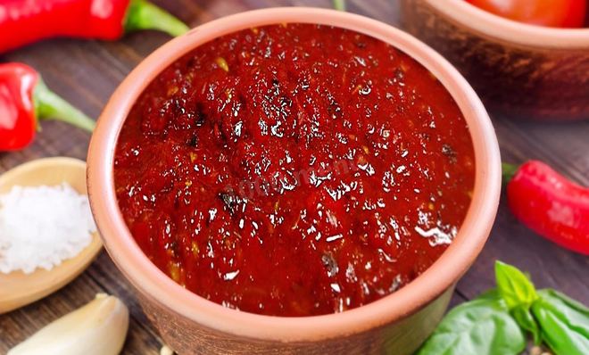 Аджика из слив острая