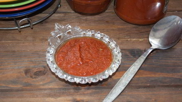 Рецепт Аджики из яблок и томата на зиму