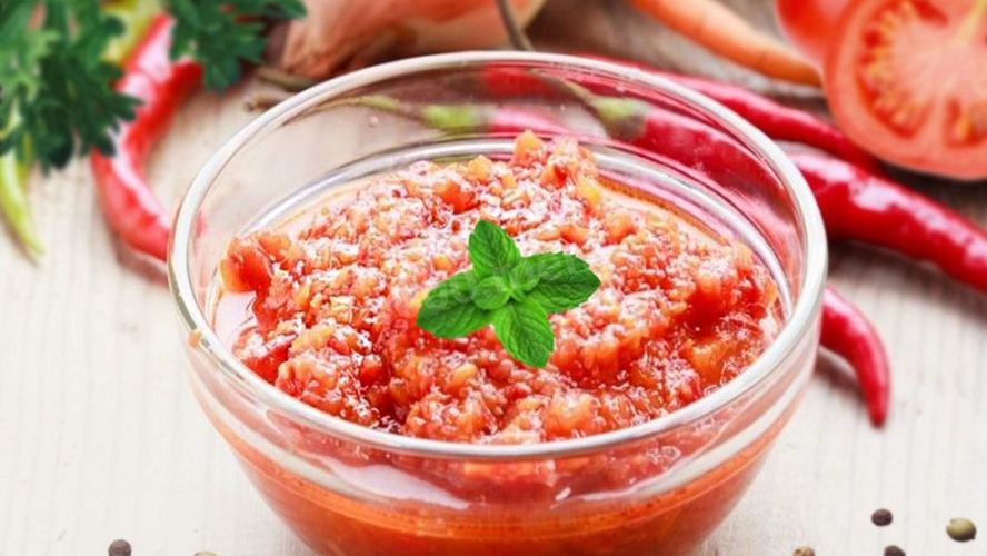 Рецепт аджики с хреном и яблоками
