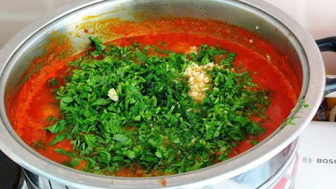 ароматная аджика со сливами и травами