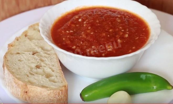 Домашняя аджика с яблоками и морковью