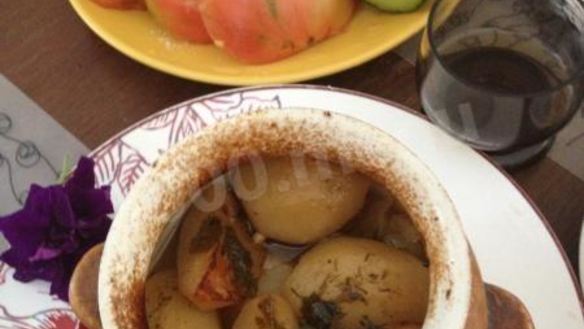 Рецепт Говядины с овощами и аджикой в горшочках