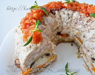 Мясная корона с соусом-аджикой