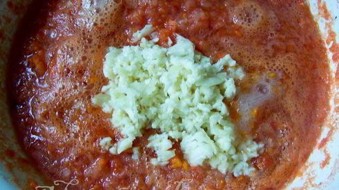 мясная корона с соусом-аджикой