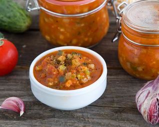 Огуречно-томатная приправа в стиле аджики