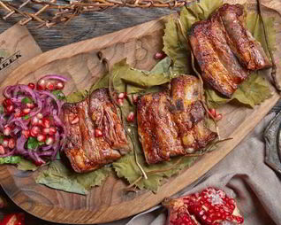 Свиные ребра в аджике