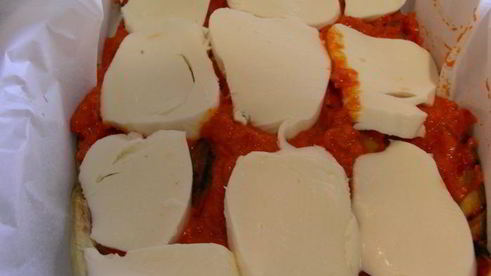 запеканка из баклажанов с аджикой и моцареллой