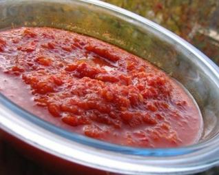 Жгучая аджика с яблоками и морковью