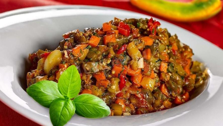 Рецепт баклажанной икры кусочками на зиму пальчики оближешь