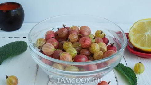 джем из крыжовника, лимона и мелиссы