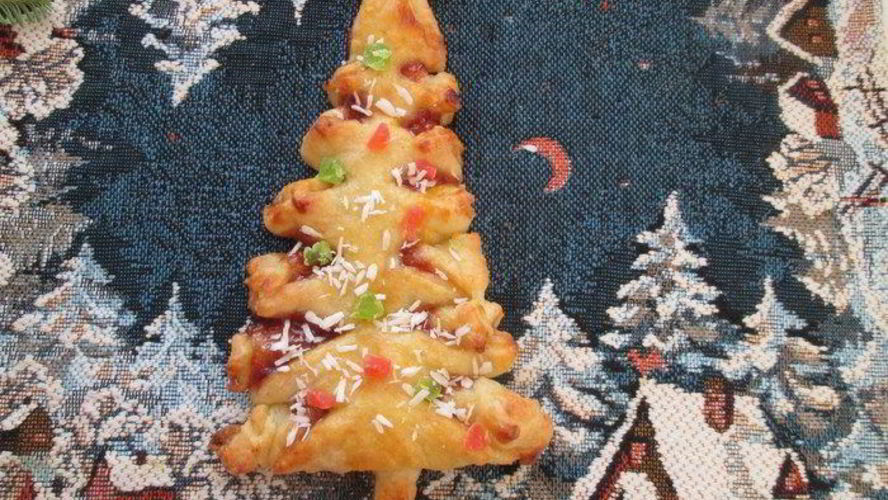 Рецепт елочки с джемом из творожно-слоеного теста