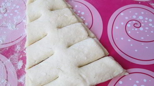 елочка с джемом из творожно-слоеного теста