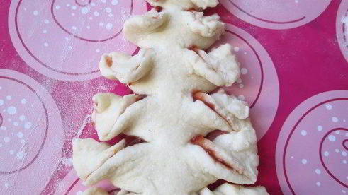 елочка с джемом из творожно-слоеного теста