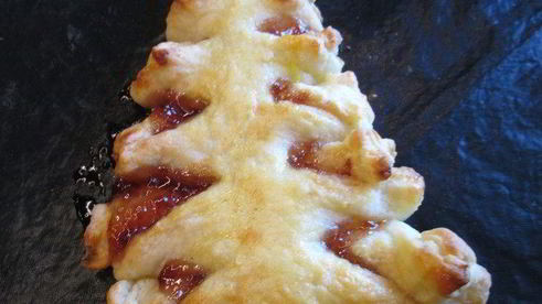 елочка с джемом из творожно-слоеного теста