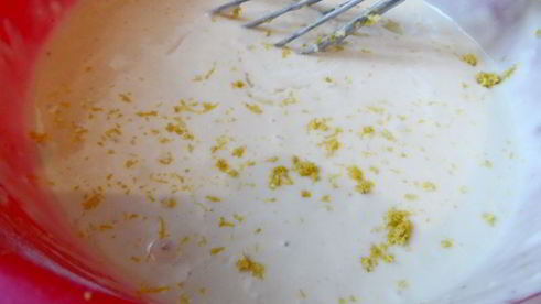 оладушки с лимонной цедрой, коньяком и черносмородиновым джемом