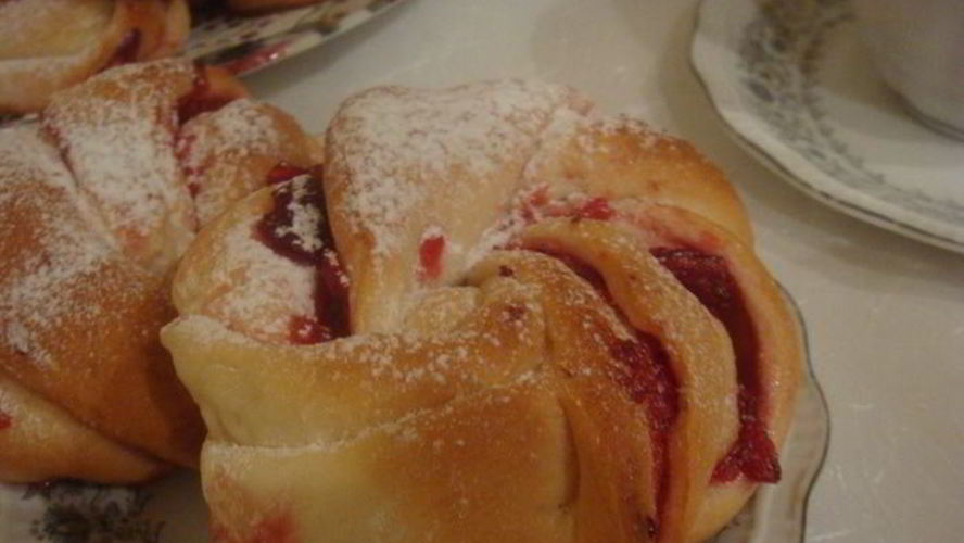 Рецепт постных булочек с клюквенным джемом