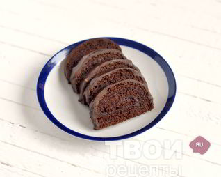 Шоколадный рулет с клюквенным джемом и шоколадным ганашем