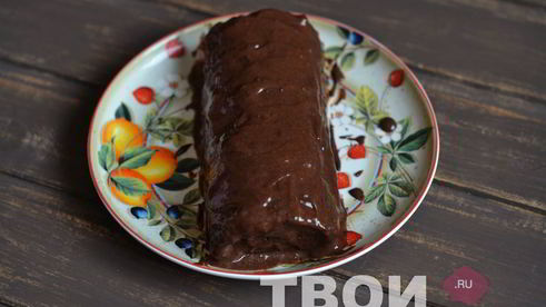 шоколадный рулет с клюквенным джемом и шоколадным ганашем