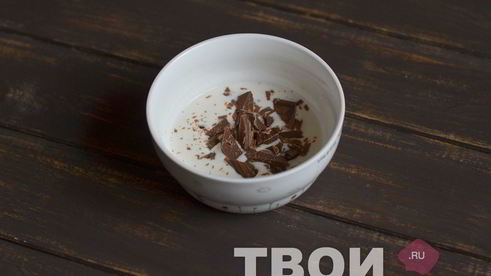 шоколадный рулет с клюквенным джемом и шоколадным ганашем