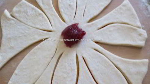 слоеные булочки с малиновым джемом