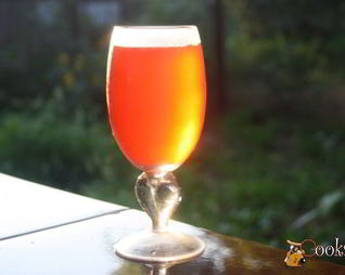 Компот из алычи, абрикос и летних ягод