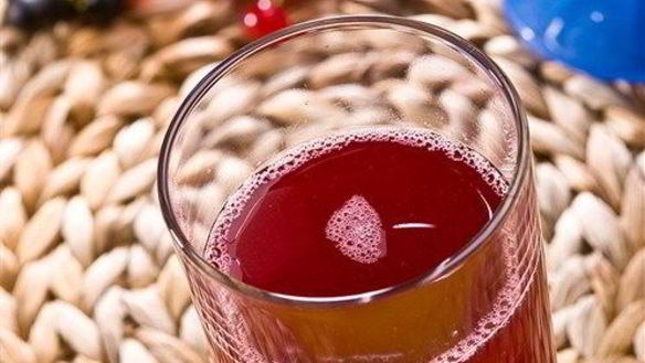 Рецепт Компота из арбуза и ягод со свежей мятой