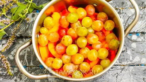 компот из персиков и винограда на зиму