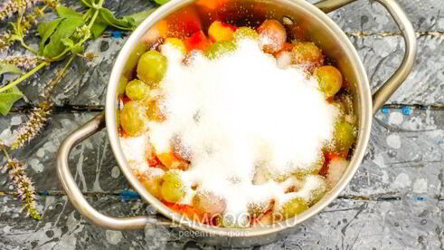 компот из персиков и винограда на зиму