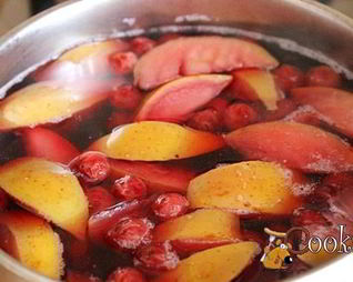 Компот из вишни и яблок на зиму