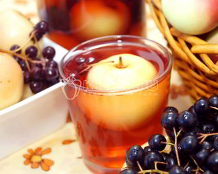 Компот из яблок и черноплодной рябины