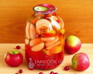 Компот из яблок и кизила