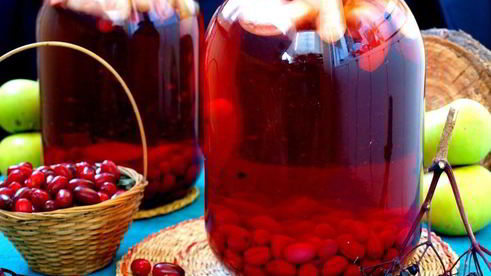 компот из яблок, кизила и бузины