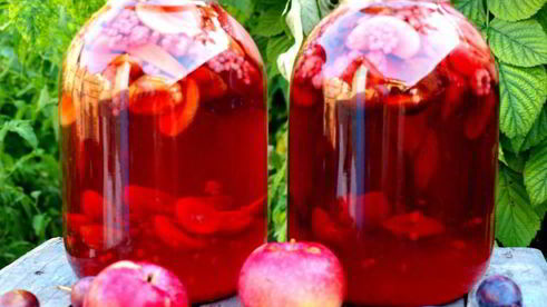 компот из яблок, слив и малины на зиму