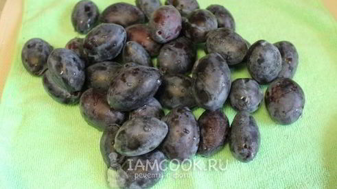 сливовый компот с косточками на зиму