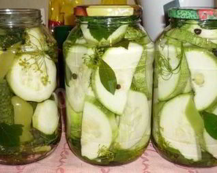 Консервированные кабачки с хреном и листьями смородины