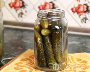 Квашеные огурцы в банка холодного засола