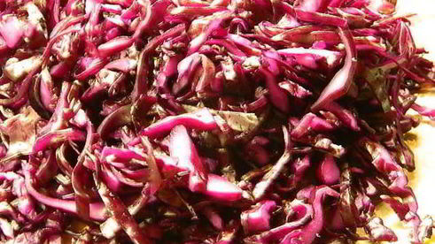 маринованая капуста с яблоками и кедровыми орехами