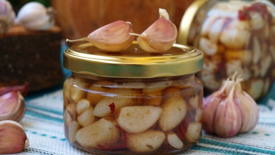 Рецепт маринованного чеснока на зиму
