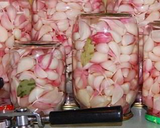 Маринованный чеснок