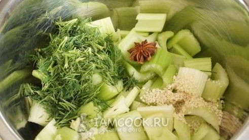 маринованный сельдерей