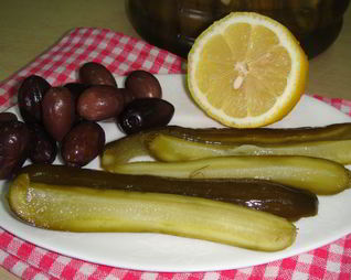 Маринованные огурцы с укропом