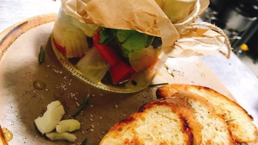 Рецепт маринованных овощей на хрустящем багете