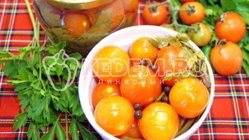 маринованные помидоры черри с петрушкой