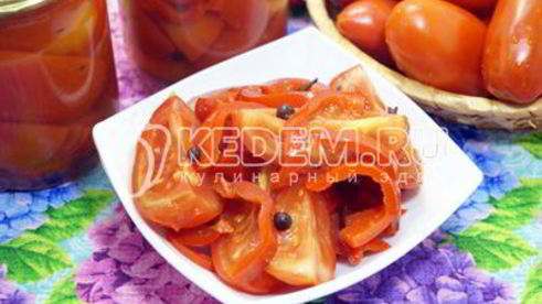 маринованные помидоры половинками с болгарским перцем
