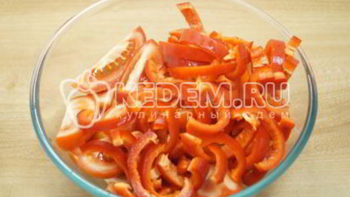 маринованные помидоры половинками с болгарским перцем