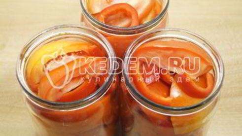 маринованные помидоры половинками с болгарским перцем