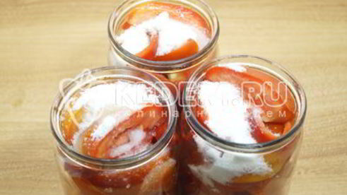 маринованные помидоры половинками с болгарским перцем