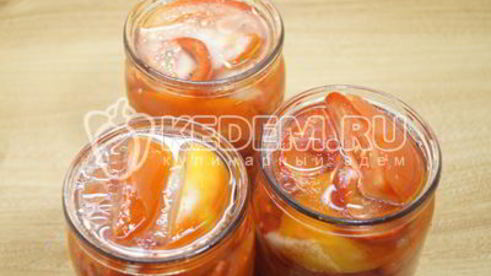 маринованные помидоры половинками с болгарским перцем