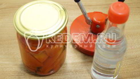 маринованные помидоры половинками с болгарским перцем