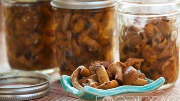 Рецепт Маринованных рыжиков на зиму горячим способом, с уксусом